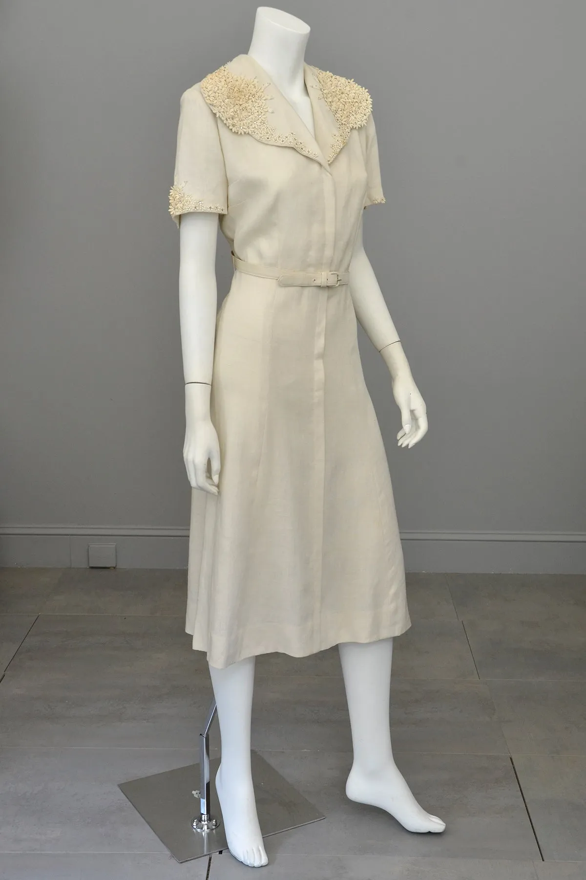 1940s Taupe Linen Dress with Florettes | Size L