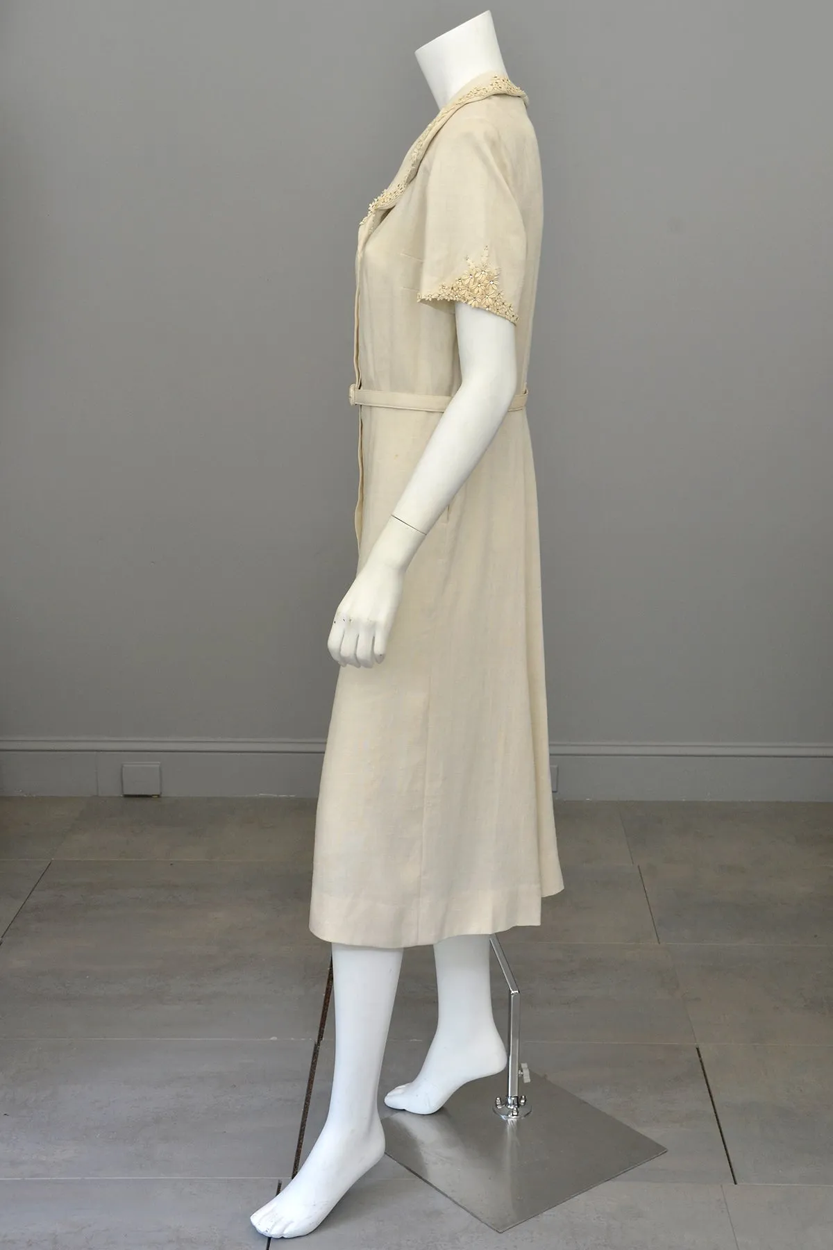 1940s Taupe Linen Dress with Florettes | Size L