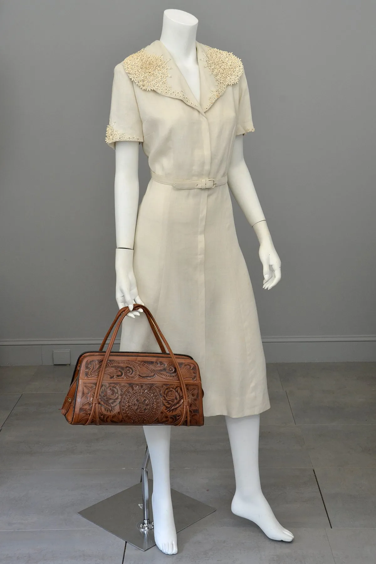 1940s Taupe Linen Dress with Florettes | Size L