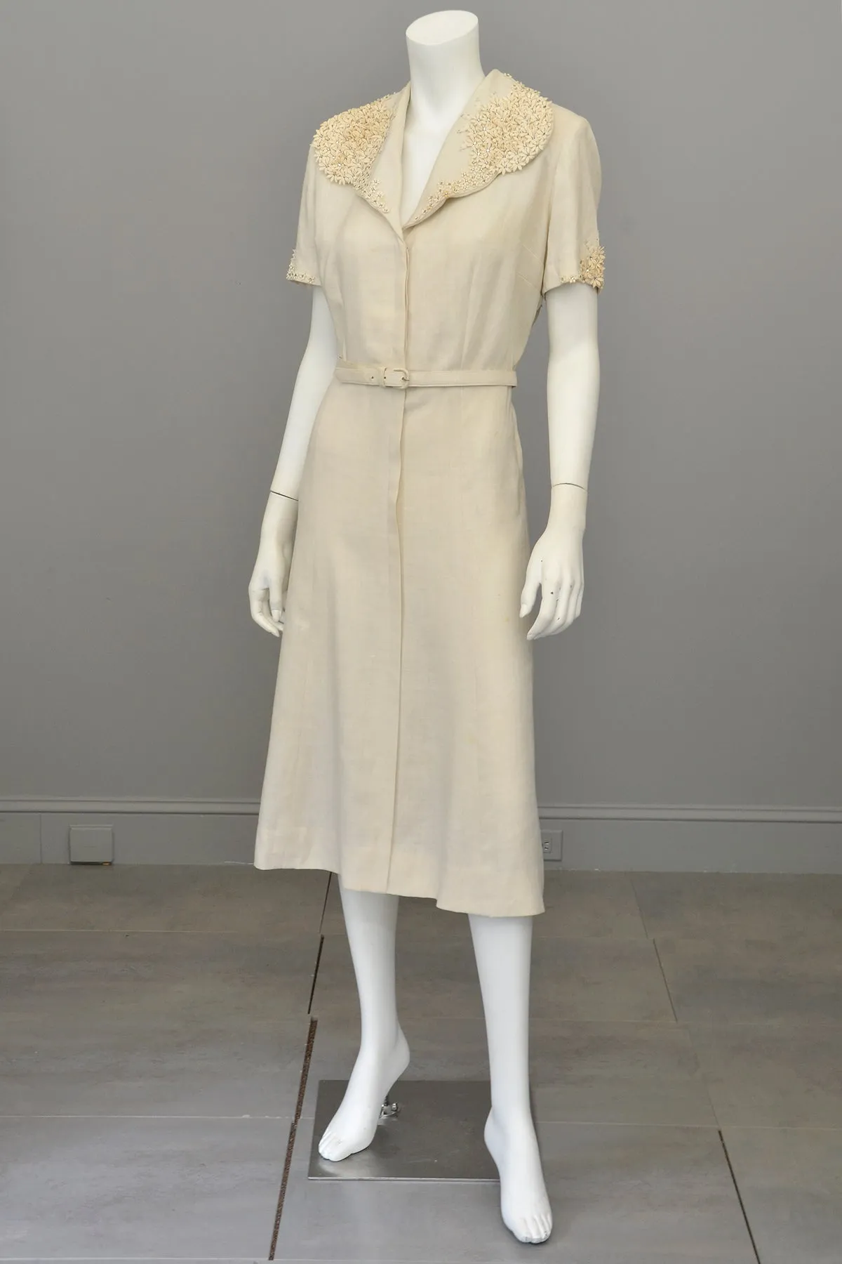 1940s Taupe Linen Dress with Florettes | Size L