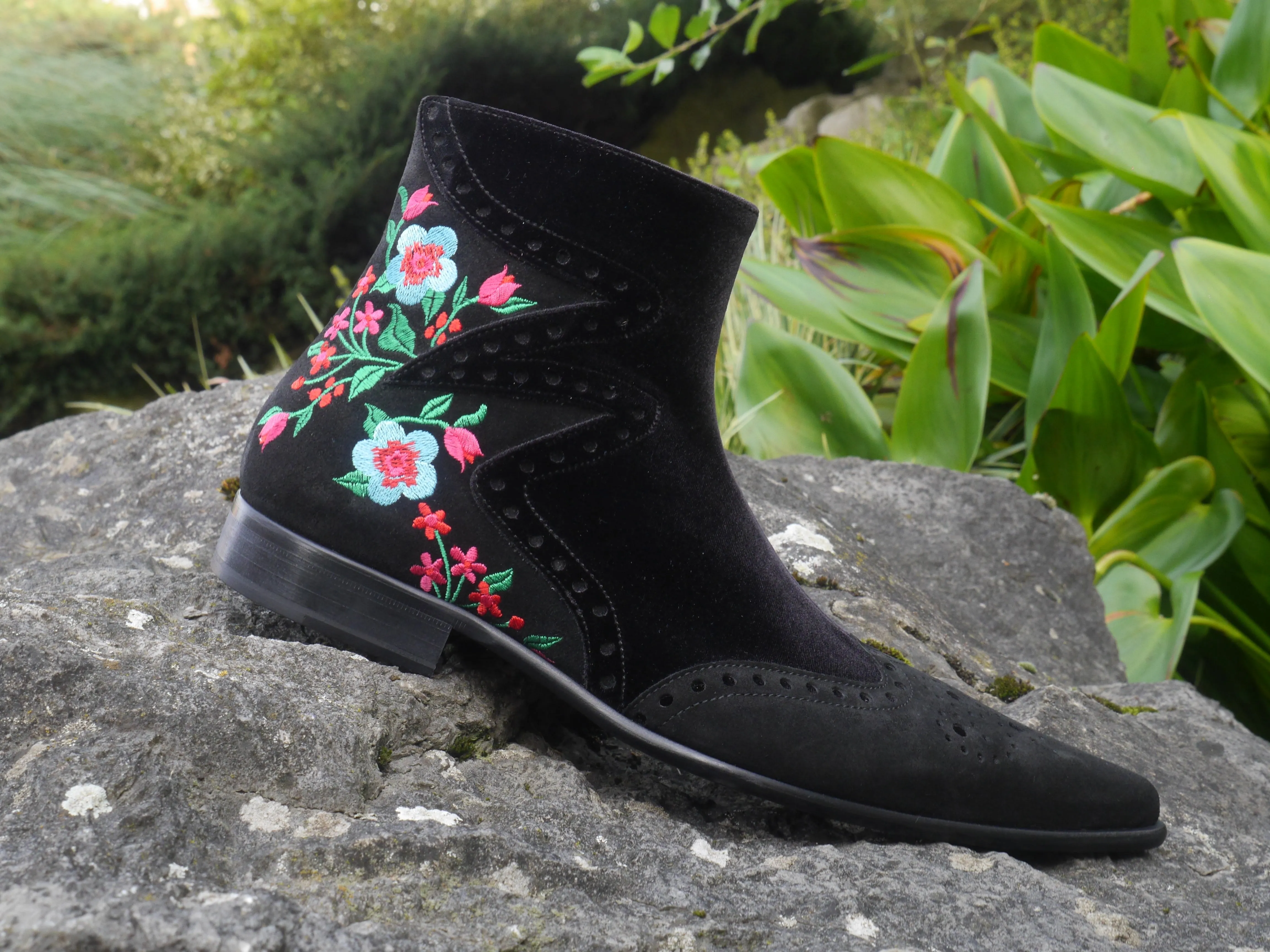 J1160 - Black Velvet Flower